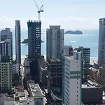 Encanto Nas Alturas: Acomode-Se No Elegante Edificio Arnoldo Werner Em Balneario Camboriu
